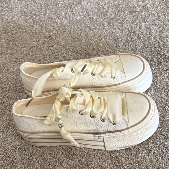 Cream Lace-Up Women's Sneakers - Picture 4 of 6